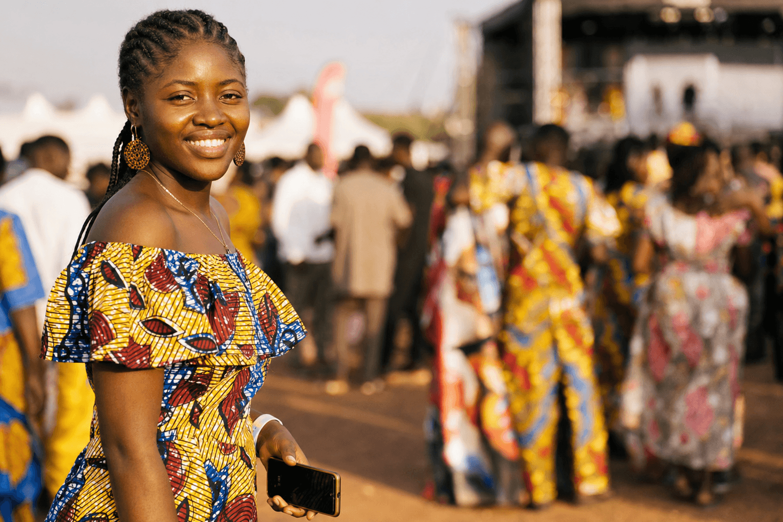 Participante à un festival utilisant TonVootee pour voter